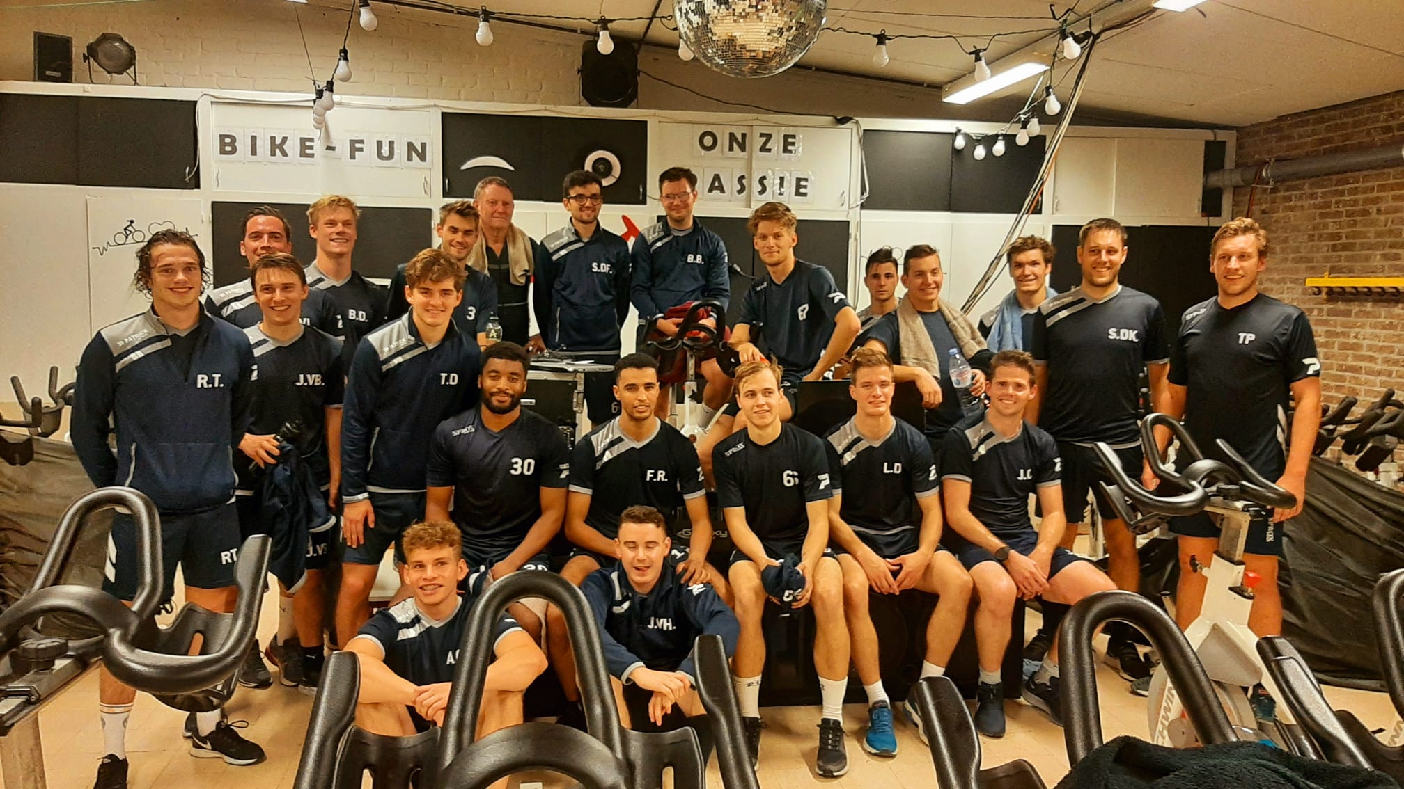 Sfeerbeeld IMG-Voetbal club.JPG